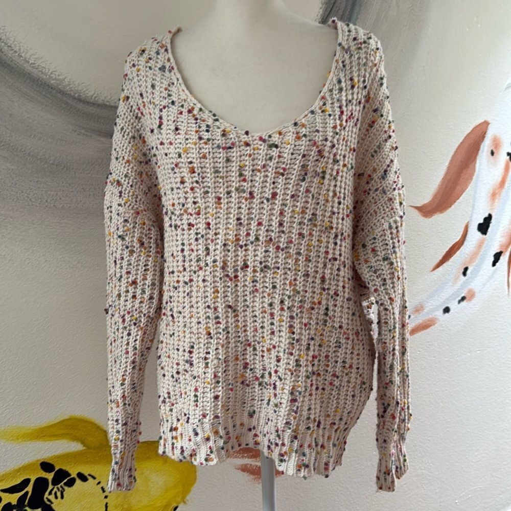 Main strip oversize sweater. Off the shoulder. Size Small. Twist back.